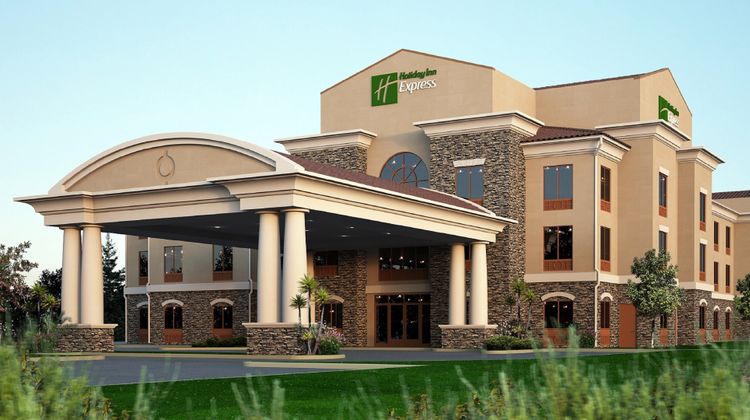 Holiday Inn Express & Suites Redding Exterior