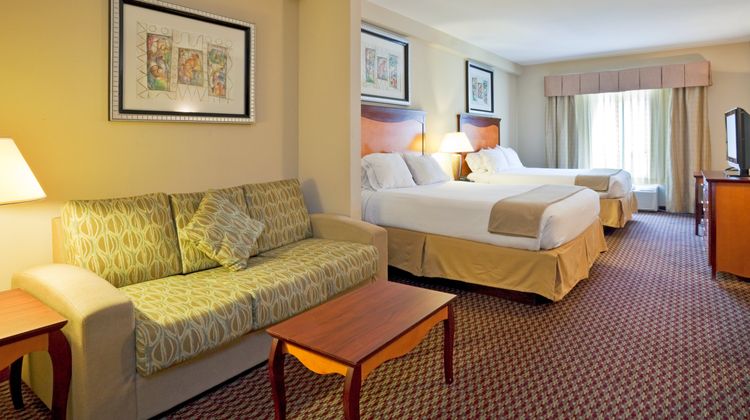 Holiday Inn Express Hotel & Suites Suite