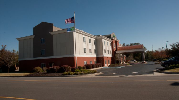 Holiday Inn Express & Suites Athens Exterior