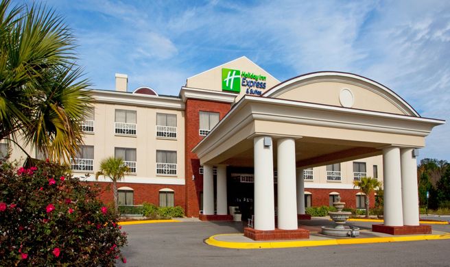 Holiday Inn Express & Suites Quincy I-10 Exterior