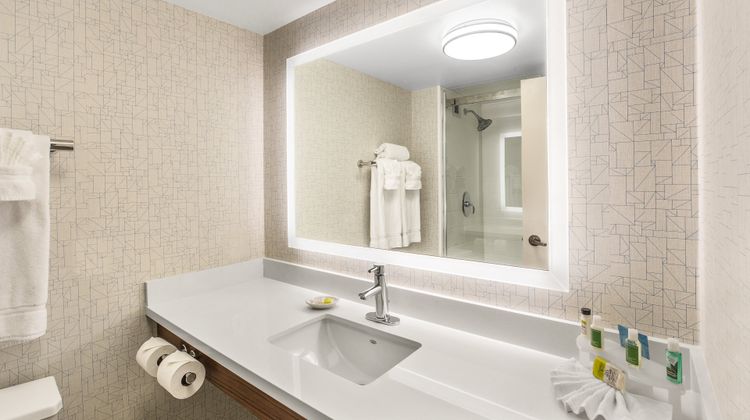Holiday Inn Express & Suites Tacoma Room