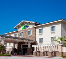 Holiday Inn Express Hotel & Stes Exterior
