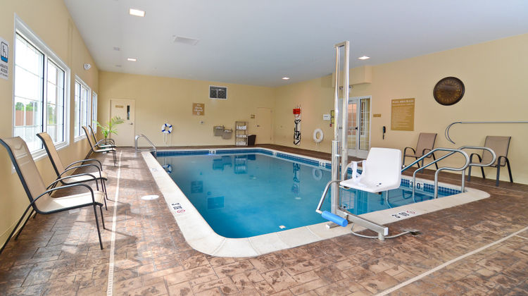 Candlewood Suites Chambersburg Pool