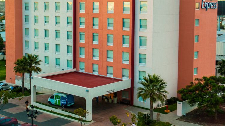 Holiday Inn Express Guadalajara Airport Exterior