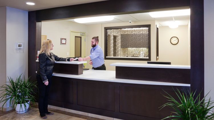 Candlewood Suites Bemidji - Paul Bunyan Lobby