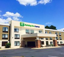 Holiday Inn Express Madison Exterior