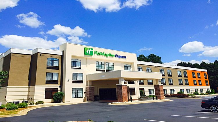 Holiday Inn Express Madison Exterior