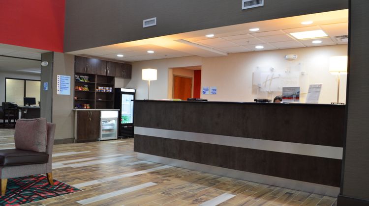 Holiday Inn Express Madison Lobby