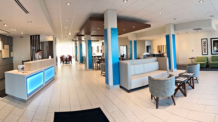 Holiday Inn Express & Suites Sterling Lobby