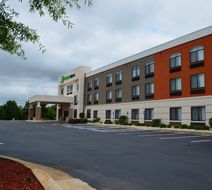 Holiday Inn Express Madison Exterior