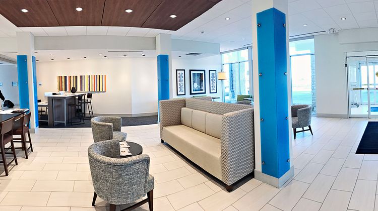 Holiday Inn Express & Suites Sterling Lobby