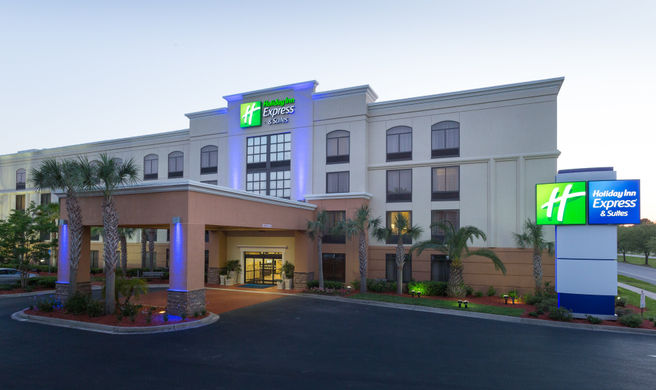 Holiday Inn Express & Suites Airport Exterior