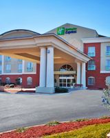 Holiday Inn Express Hotel & Suites