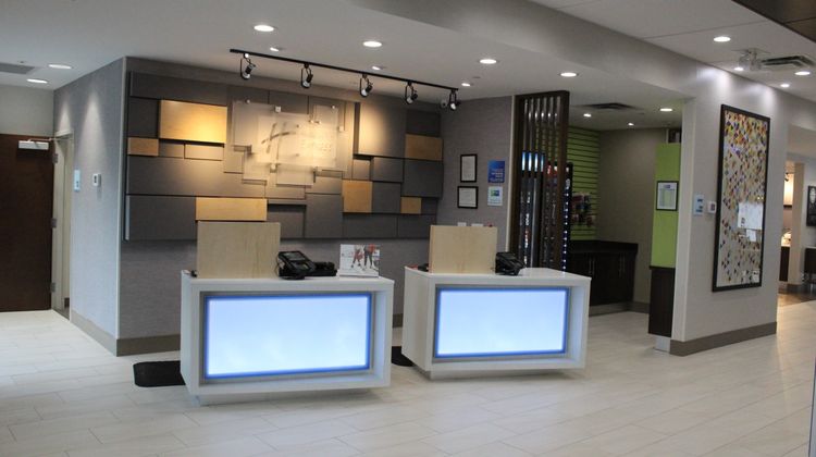 Holiday Inn Express/Suites Milledgeville Lobby