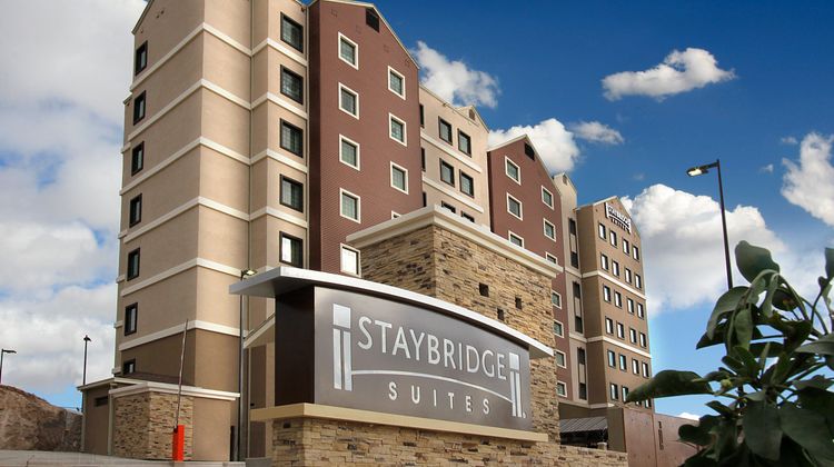 Staybridge Suites Chihuahua Exterior
