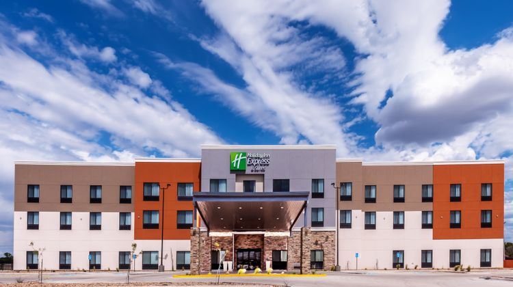 Holiday Inn Express & Suites Perryton Exterior