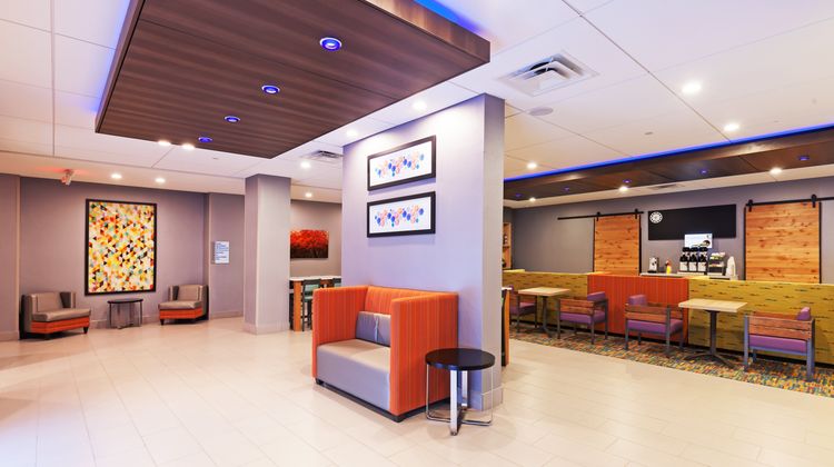 Holiday Inn Express & Suites Perryton Lobby