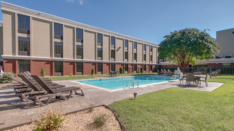Holiday Inn Express Midlothian Turnpike Lobby