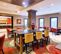 Holiday Inn Express & Suites Plymouth Lobby