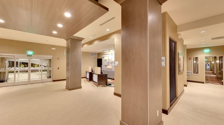 Holiday Inn Express & Suites Plymouth Lobby