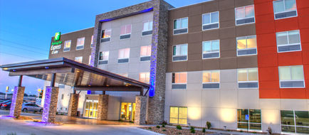 Holiday Inn Express & Suites Spencer Exterior