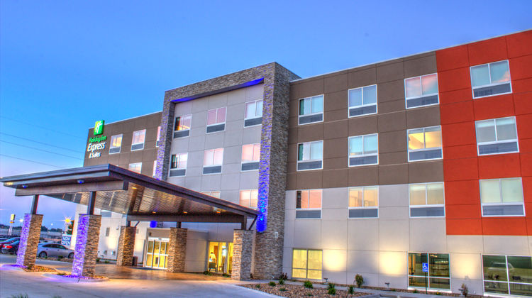 Holiday Inn Express & Suites Spencer Exterior