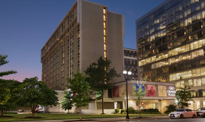 Crowne Plaza Washington National Airport Exterior