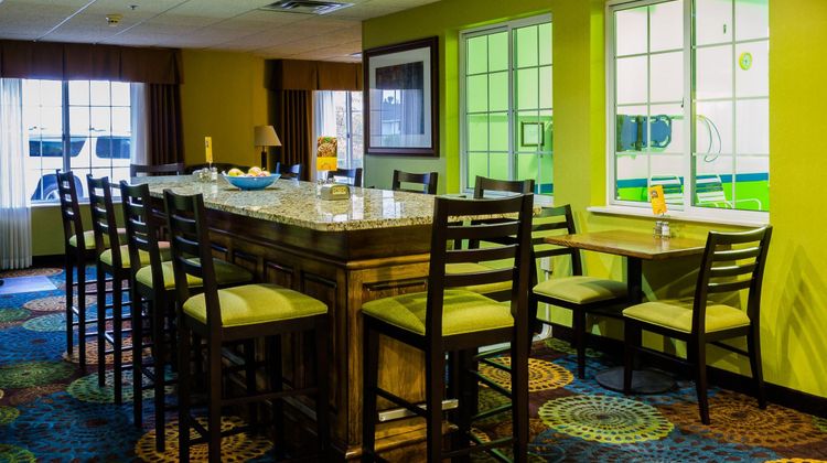 Holiday Inn Express & Suites Traverse Restaurant