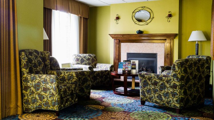 Holiday Inn Express & Suites Traverse Lobby