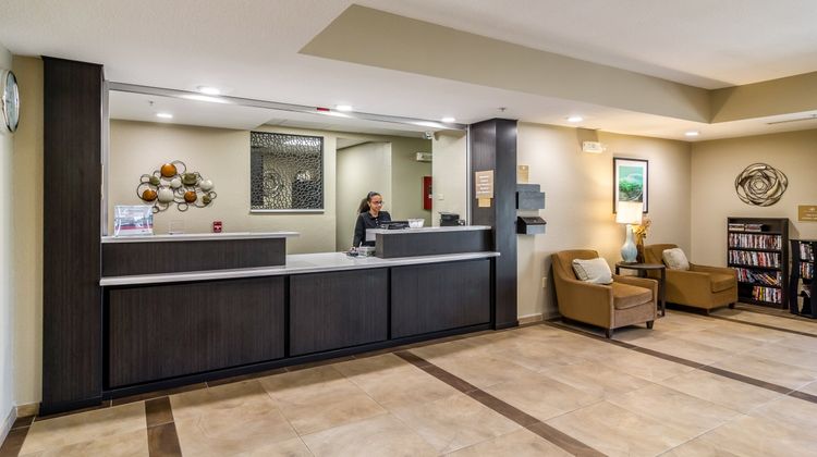 Candlewood Suites East Merril Rd Lobby