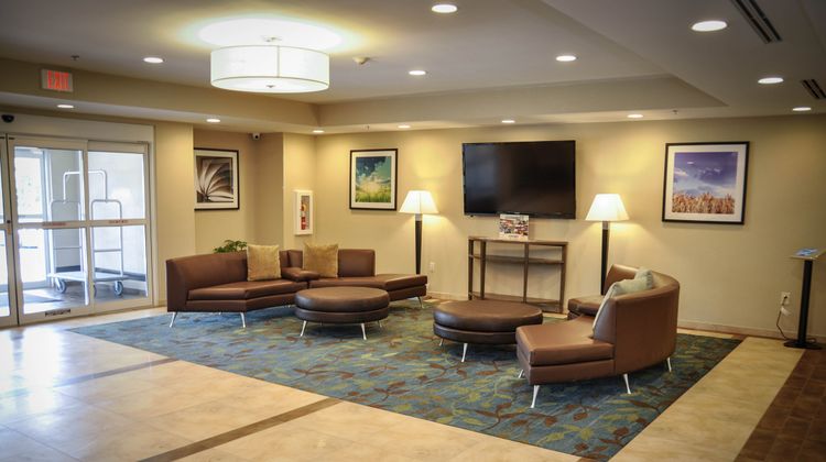 Candlewood Suites Columbus-Northeast Lobby
