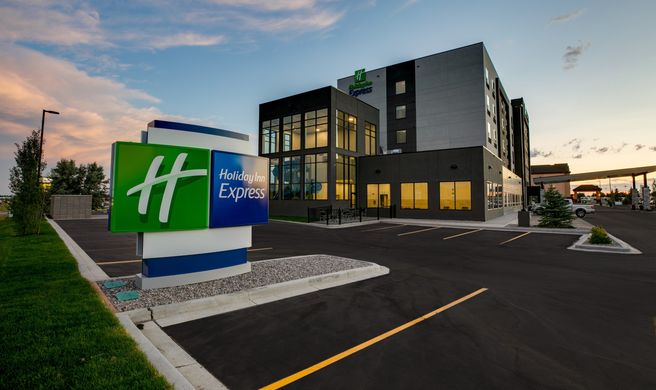 Holiday Inn Express Lethbridge Southeast Exterior