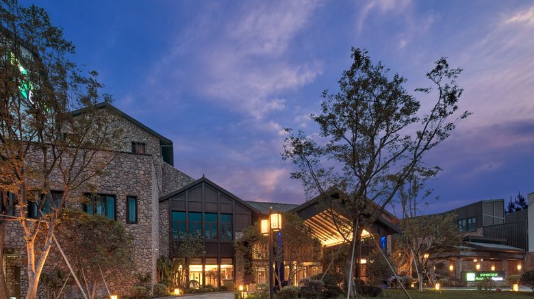 <b>Holiday Inn Express Zhejiang QianxiaLake Exterior</b>. Images powered by <a href="https://www.leonardoworldwide.com/" title="Leonardo Worldwide" target="_blank">Leonardo</a>.