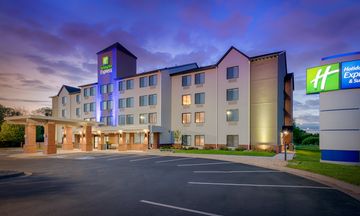 Holiday Inn Express & Suites Coon Rapids