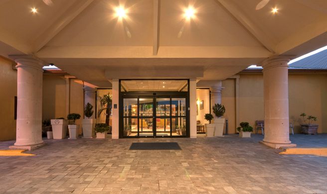 Holiday Inn Express Chihuahua Exterior