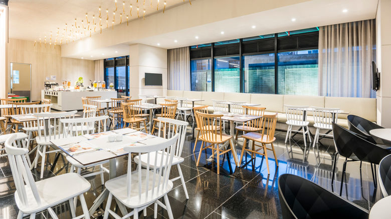 <b>Holiday Inn Express &  Suites Bogota DC Restaurant</b>. Images powered by <a href="https://www.leonardoworldwide.com/" title="Leonardo Worldwide" target="_blank">Leonardo</a>.