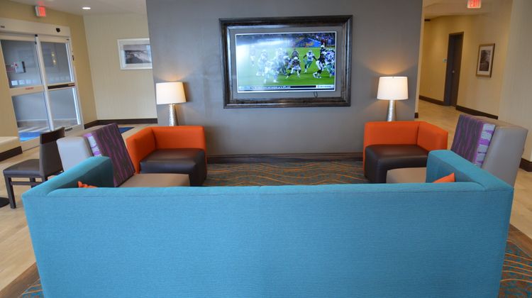 Holiday Inn Express Cheektowaga NE Lobby