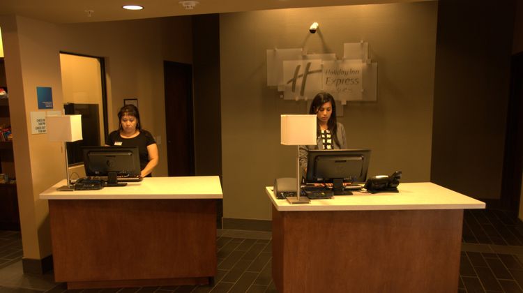Holiday Inn Express & Suites Globe Lobby