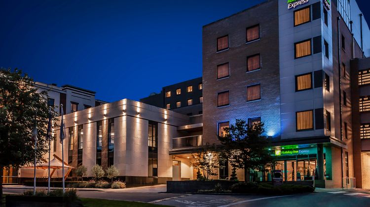 Holiday Inn Express Dublin Airport Exterior