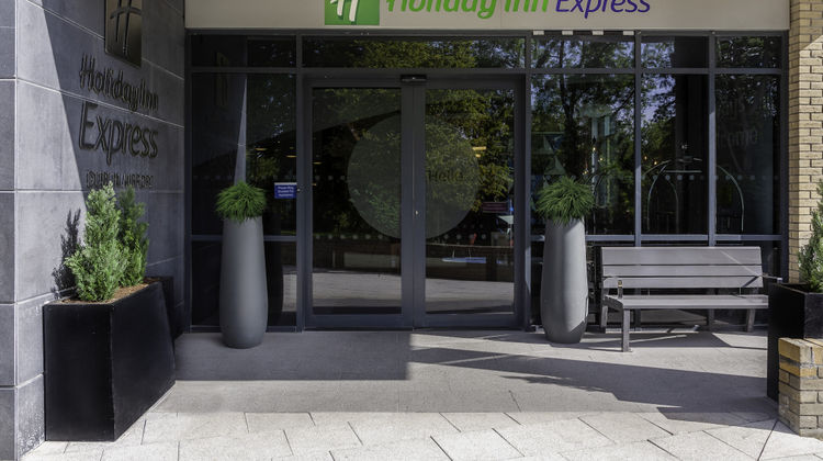 Holiday Inn Express Dublin Airport Exterior