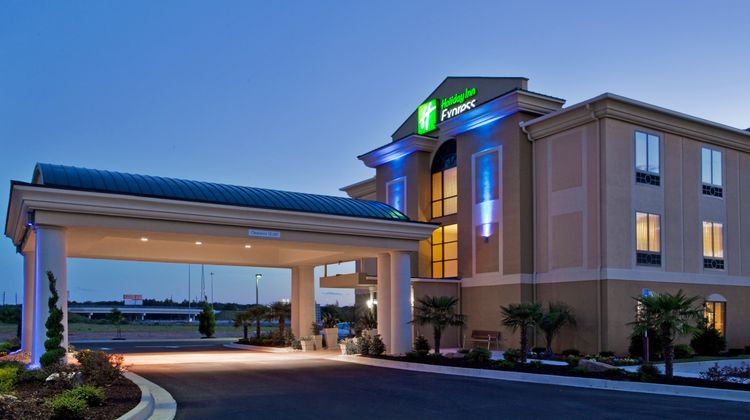 Holiday Inn Express Hotel & Suites Exterior