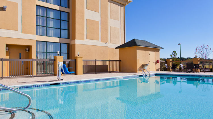 Holiday Inn Express Hotel & Suites Pool
