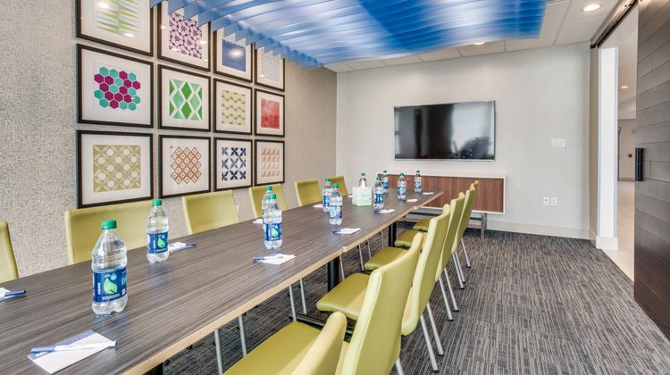 Holiday Inn Express/Suites Denton South Meeting