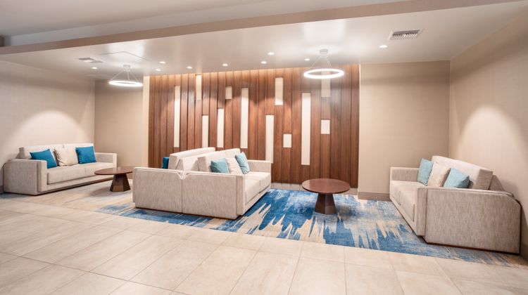 Holiday Inn Los Angeles-LAX Airport Lobby