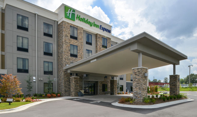 Holiday Inn Express & Suites Bryant West Exterior
