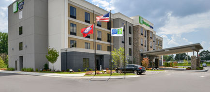 Holiday Inn Express & Suites Bryant West Exterior