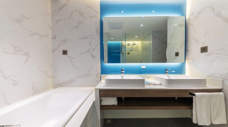 <b>Holiday Inn Express Yichang Riverside Room</b>. Images powered by <a href="https://www.leonardoworldwide.com/" title="Leonardo Worldwide" target="_blank">Leonardo</a>.
