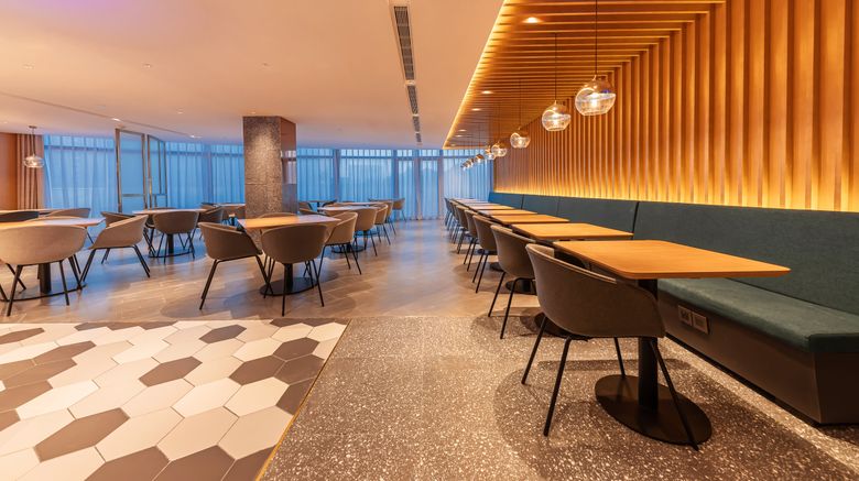 <b>Holiday Inn Express Yichang Riverside Restaurant</b>. Images powered by <a href="https://www.leonardoworldwide.com/" title="Leonardo Worldwide" target="_blank">Leonardo</a>.