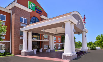 Holiday Inn Express Hotel & Suites