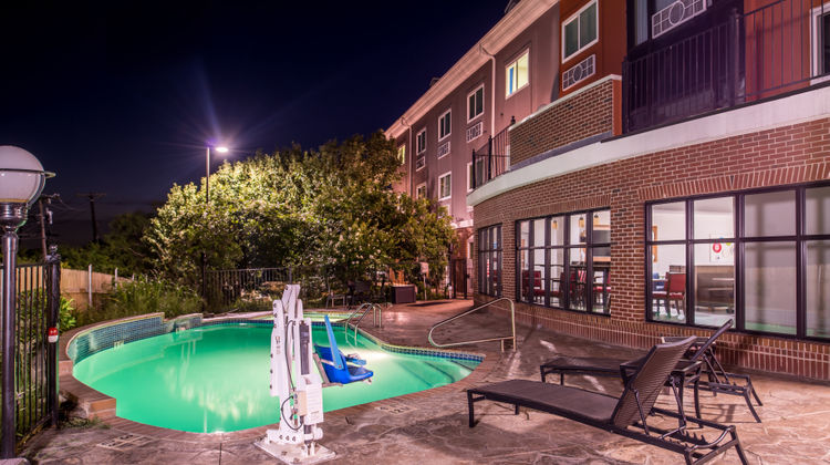 Holiday Inn Express Hotel & Suites Pool